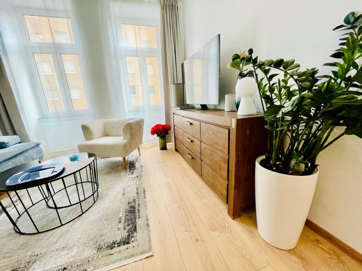 Colorful & Quiet In Beautiful Viennese Building Apartamento